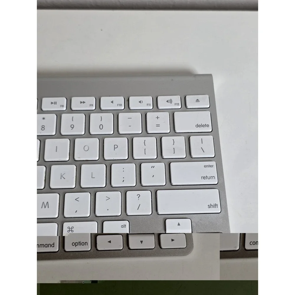 ORIGINAL GENUINE Apple A1314 Wireless Keyboard White Keys Aluminum Metal TESTED